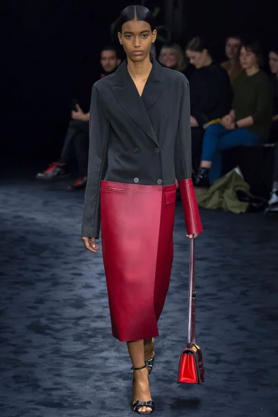 Look 43